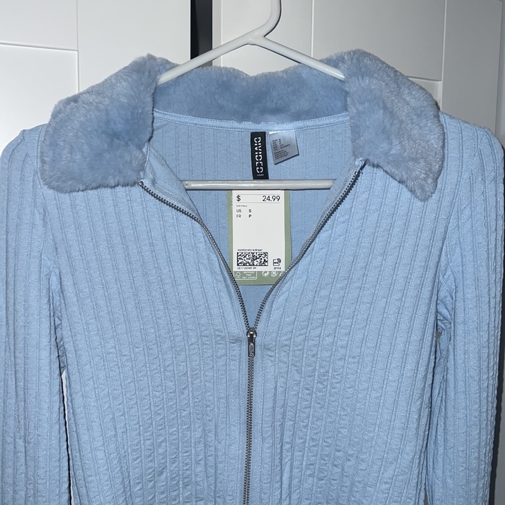 H&M BLUE FUR CROP TOP ZIPPER